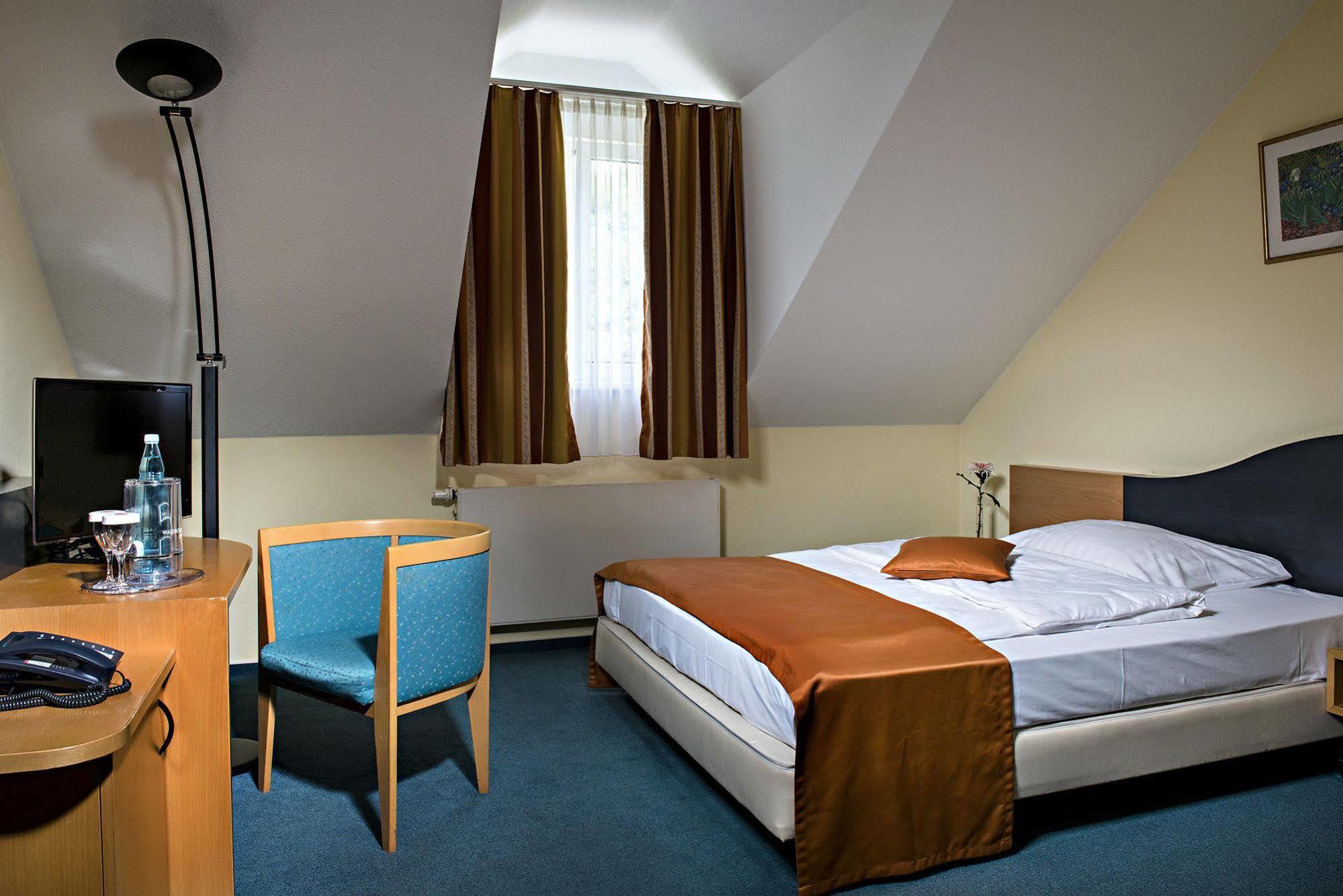 H+ Hotel แอร์ฟวร์ท ภายนอก รูปภาพ
