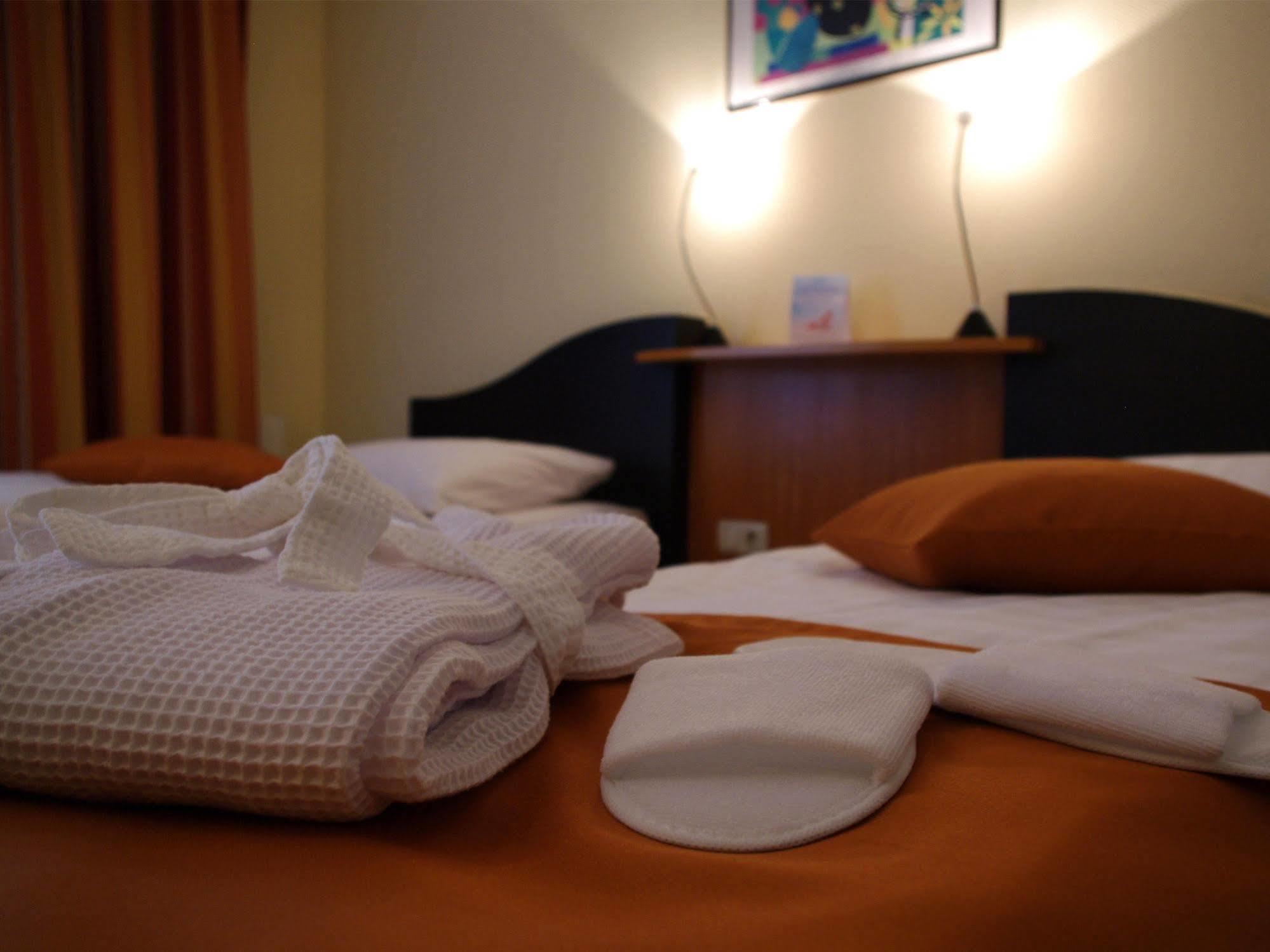 H+ Hotel แอร์ฟวร์ท ภายนอก รูปภาพ